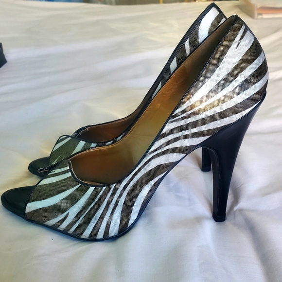 Carlos Santana White Black Metallic Zebra Heels - Picture 2 of 10
